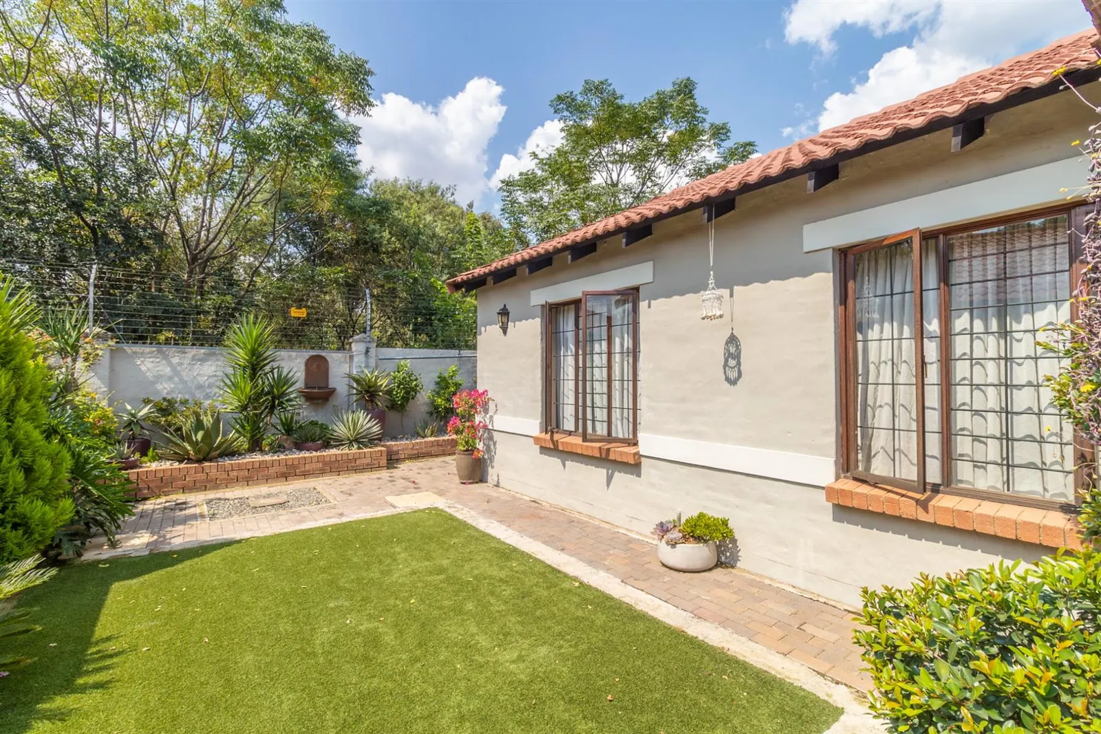 Townhouse in Bloubosrand, Randburg photo 16
