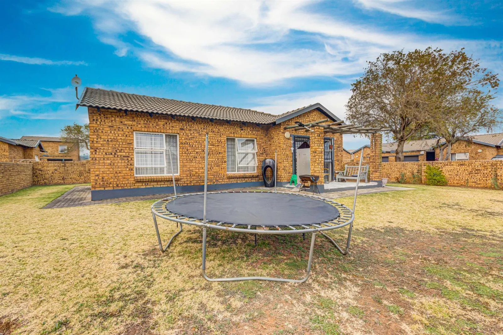 Townhouse in Honeypark, Roodepoort photo 11