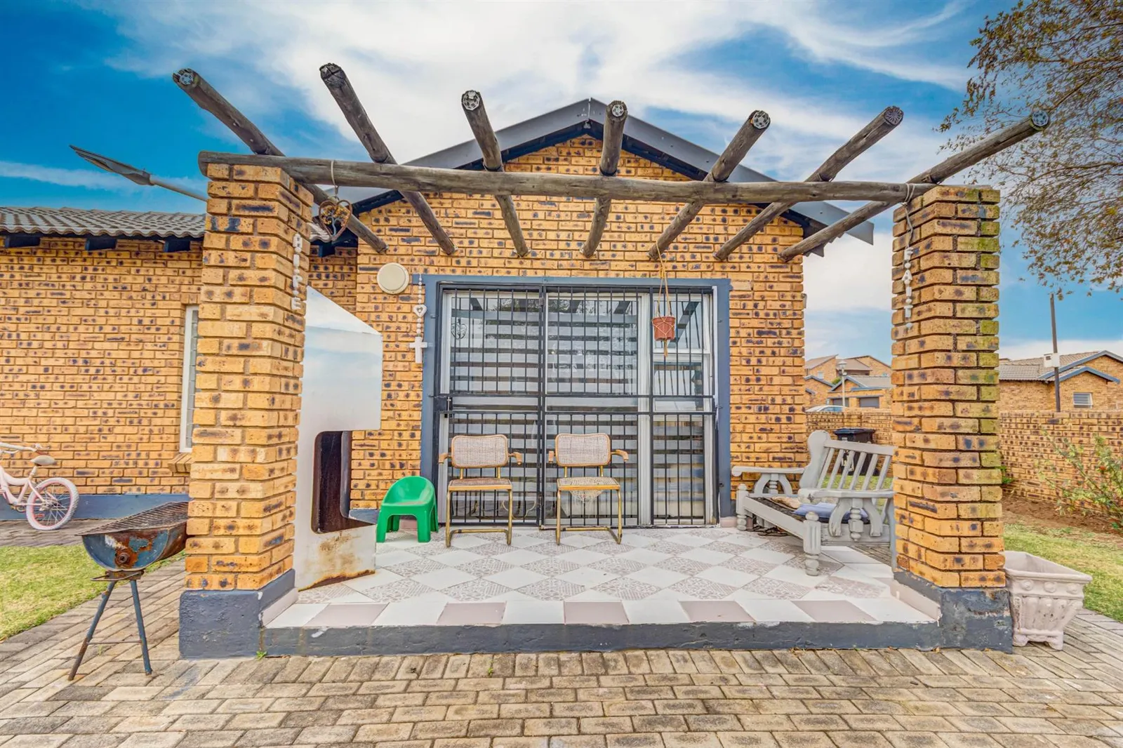Townhouse in Honeypark, Roodepoort photo 12