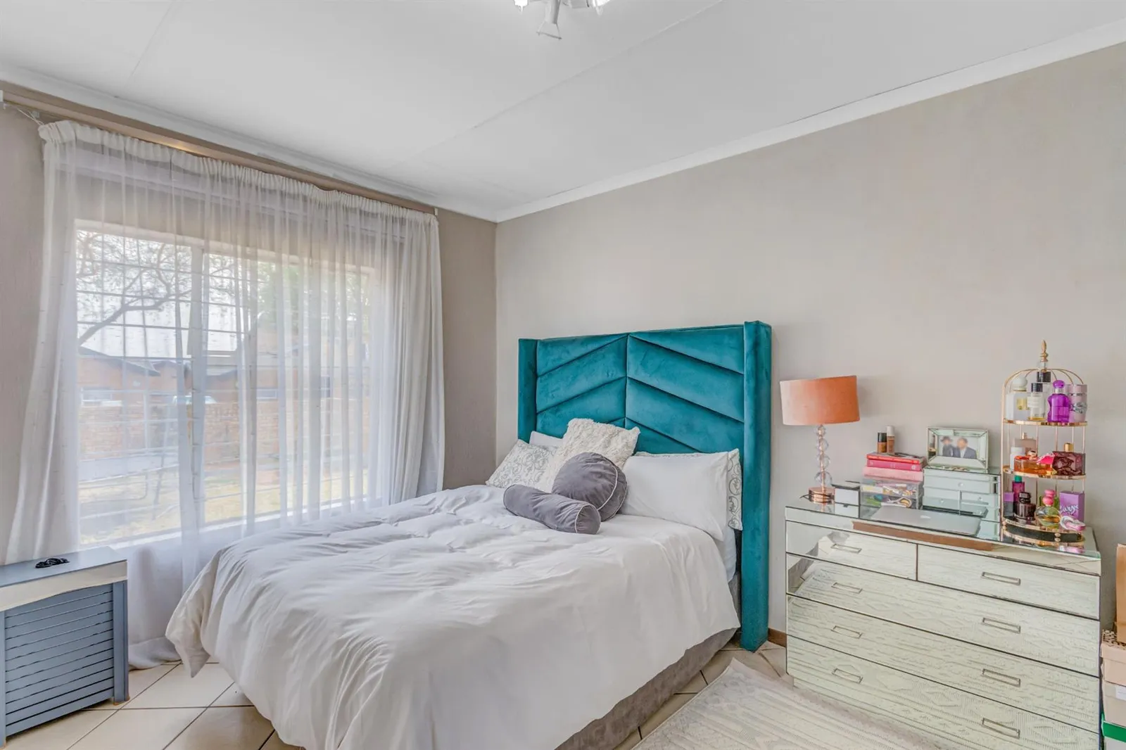 Townhouse in Honeypark, Roodepoort photo 13
