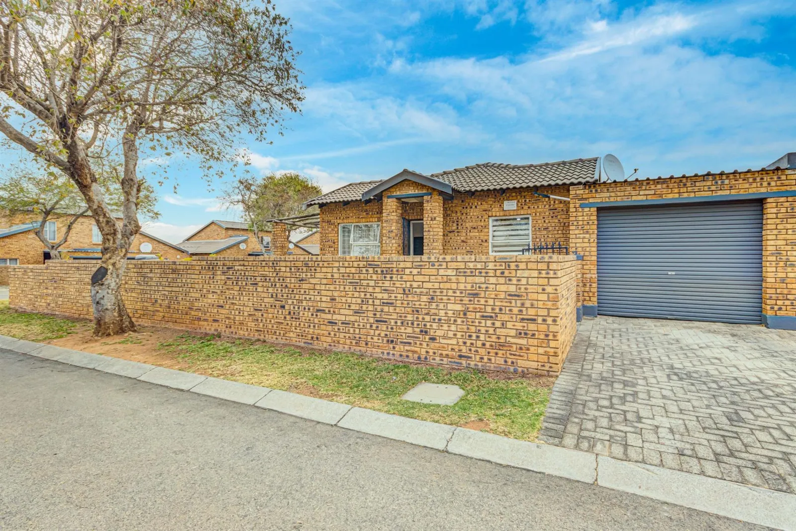 Townhouse in Honeypark, Roodepoort photo 20