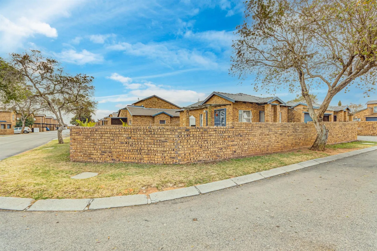 Townhouse in Honeypark, Roodepoort photo 22