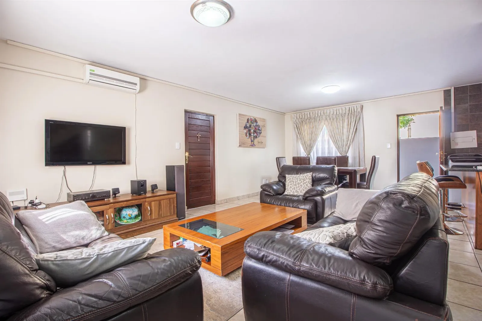 Townhouse in North Riding, Randburg photo 5