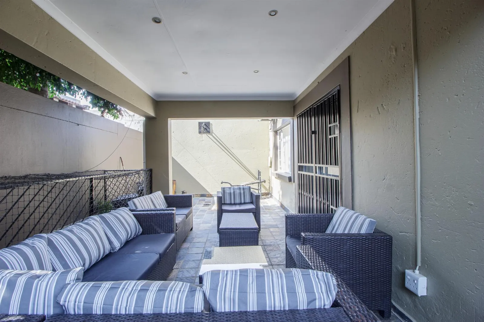 Townhouse in North Riding, Randburg photo 9