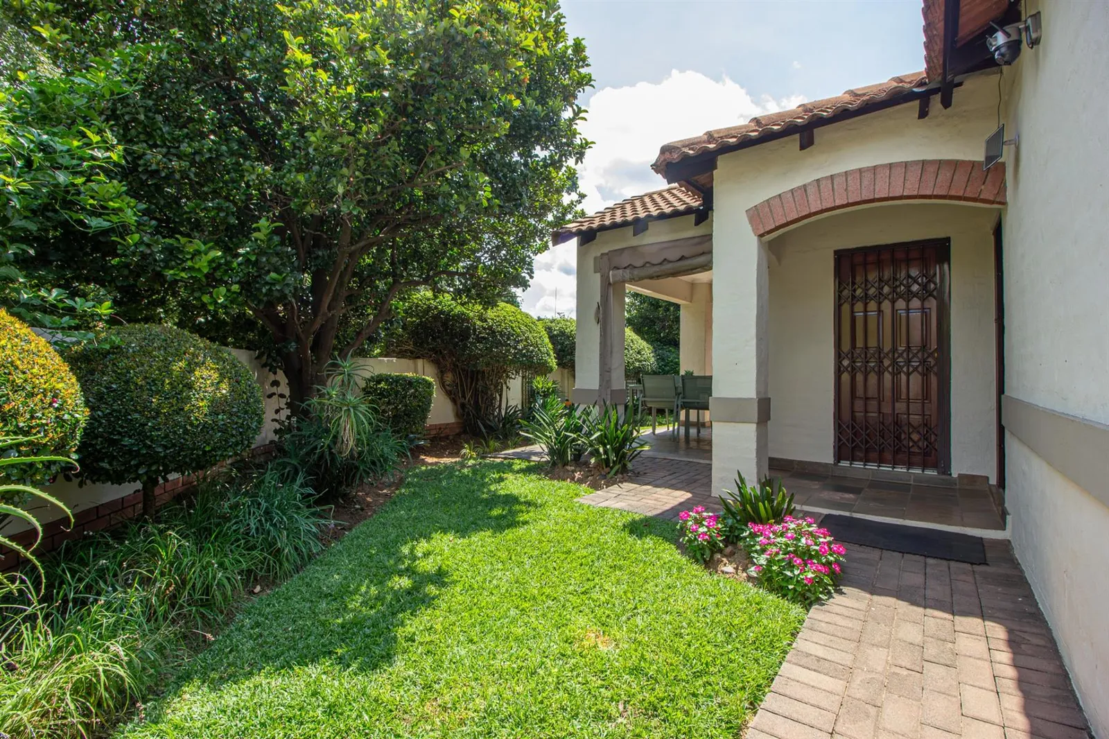 Townhouse in Bloubosrand, Randburg photo 2