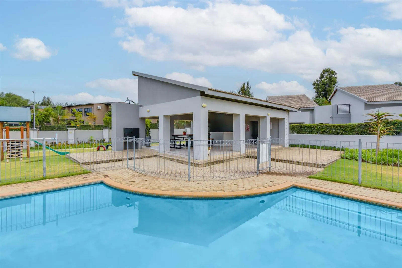 Duplex in Broadacres, Sandton photo 23