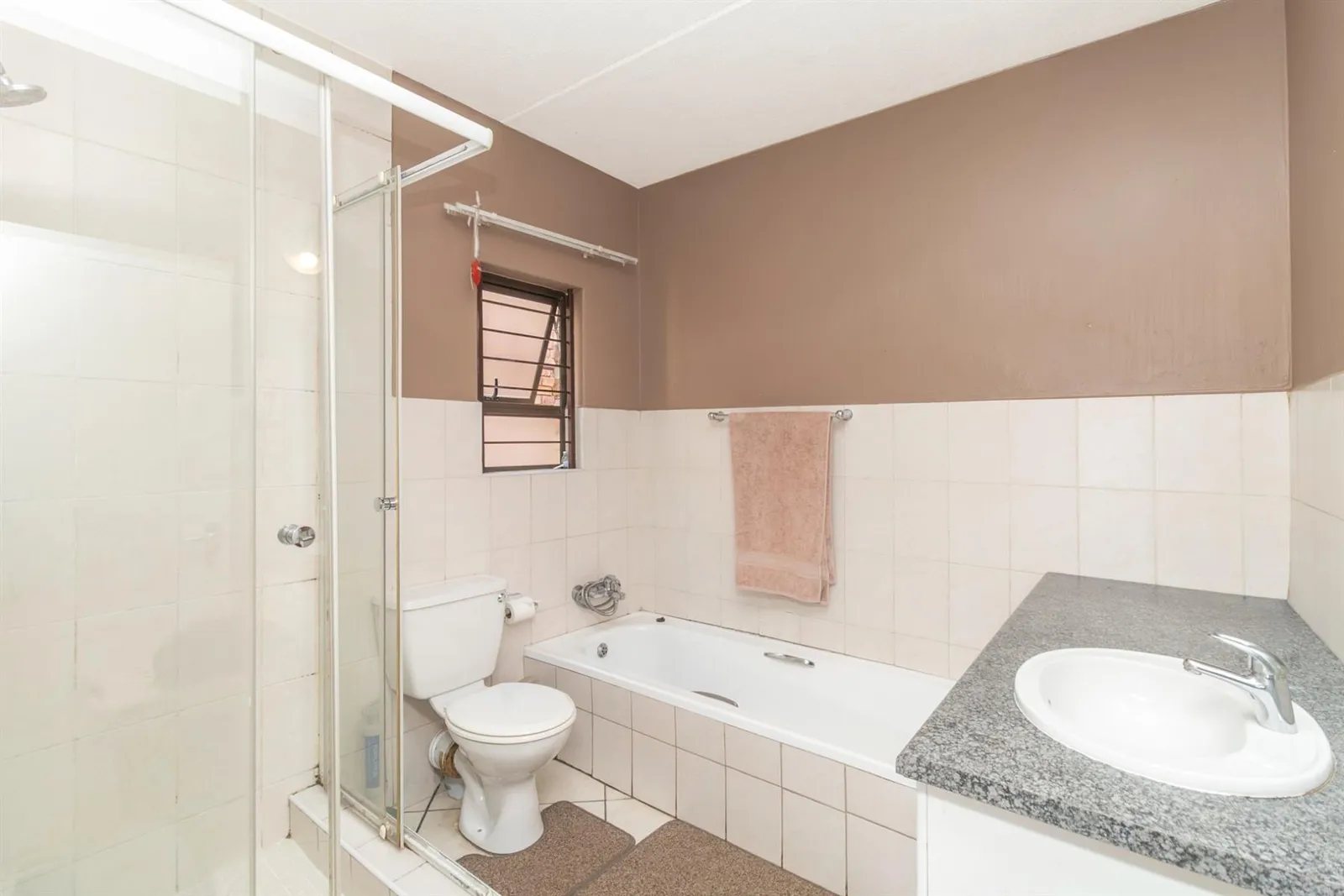 Apartment in North Riding, Randburg photo 16