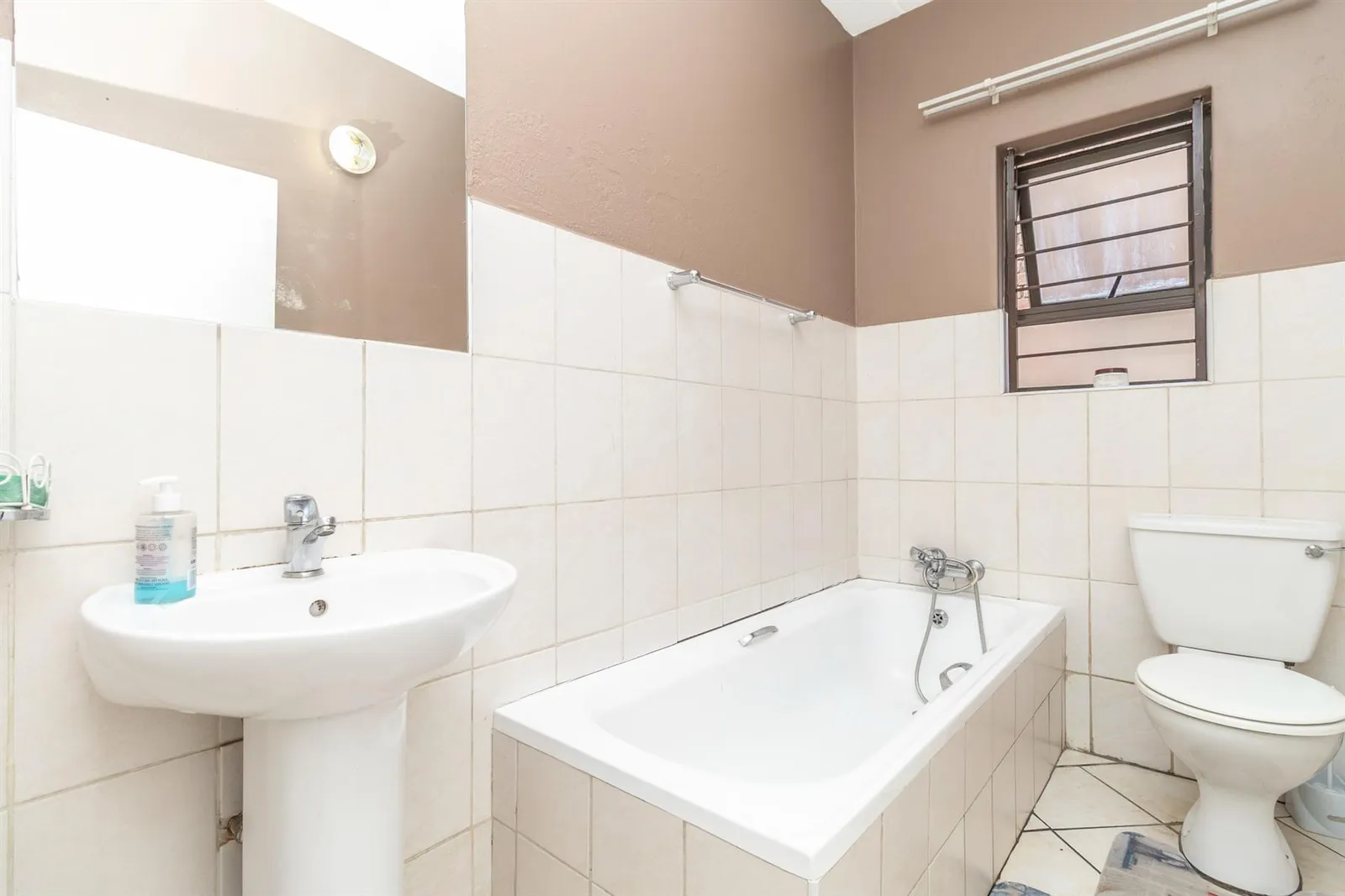 Apartment in North Riding, Randburg photo 20