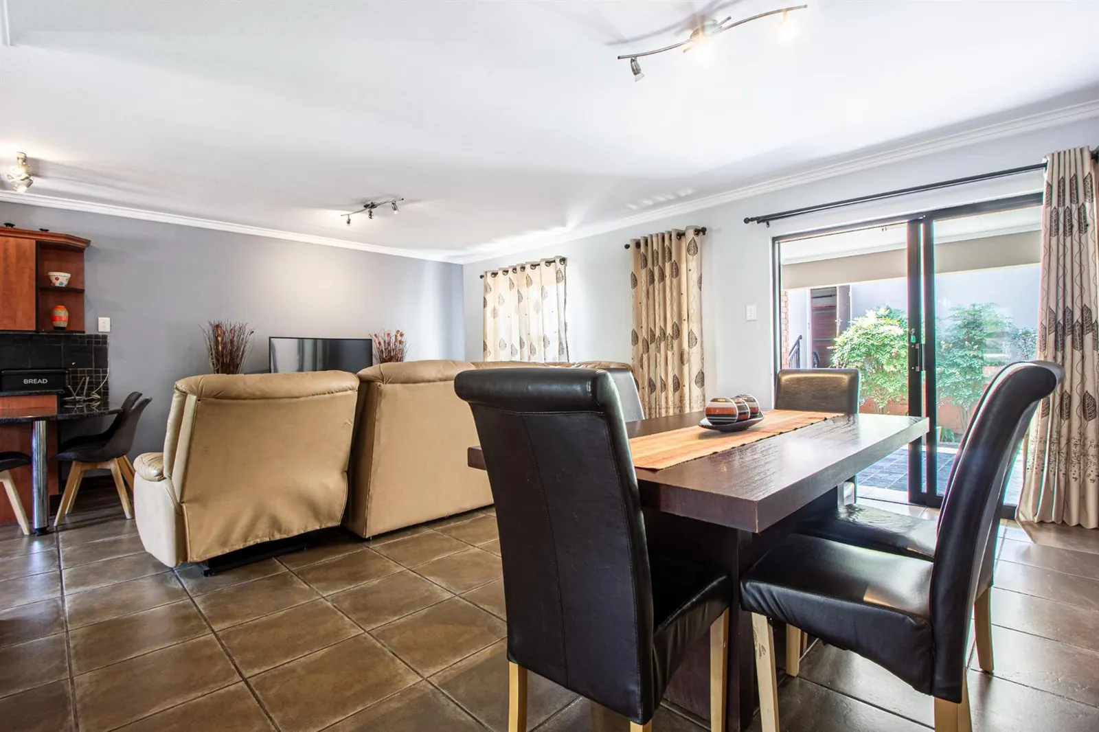 Townhouse in Craigavon, Sandton photo 5