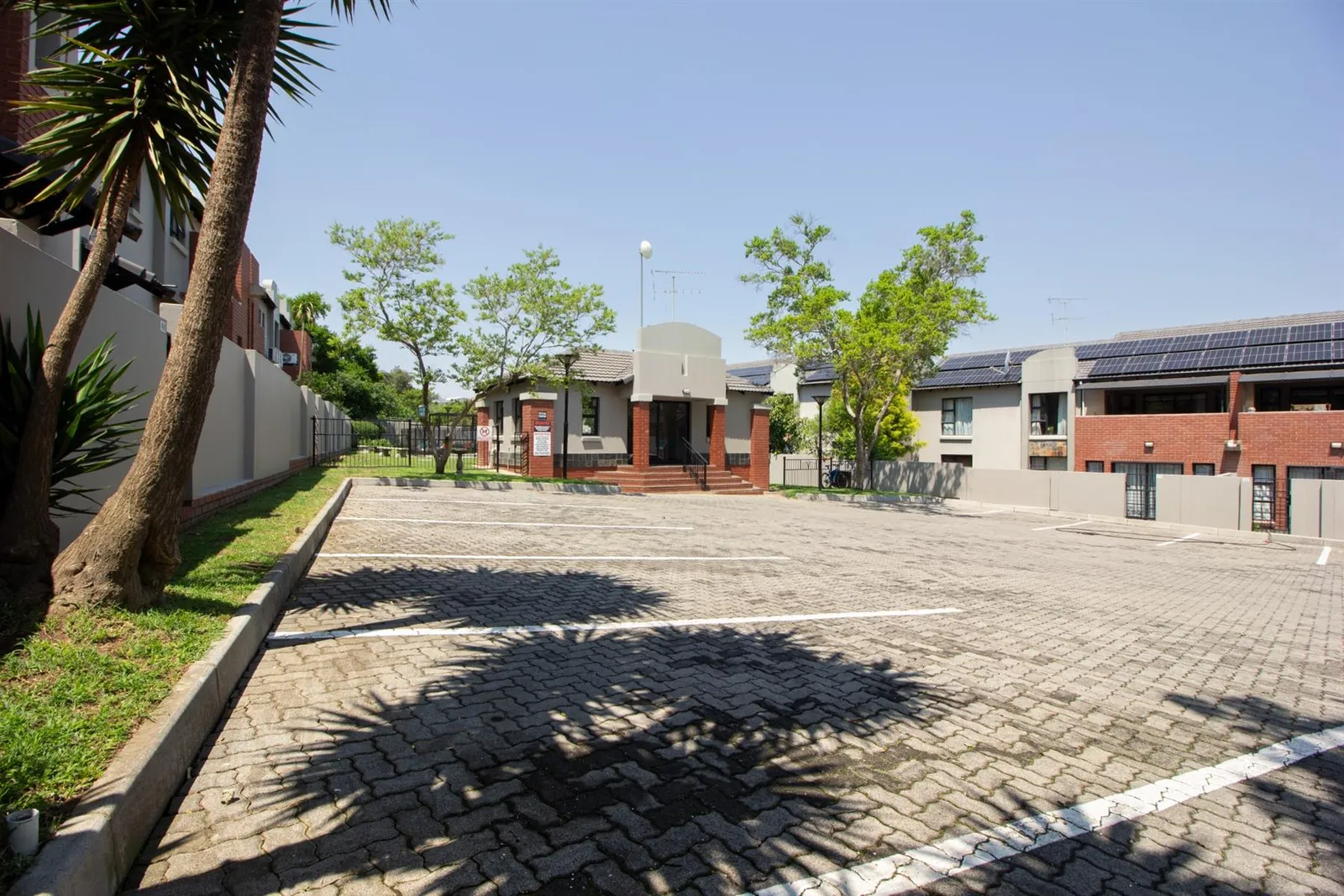 Townhouse in Craigavon, Sandton photo 25