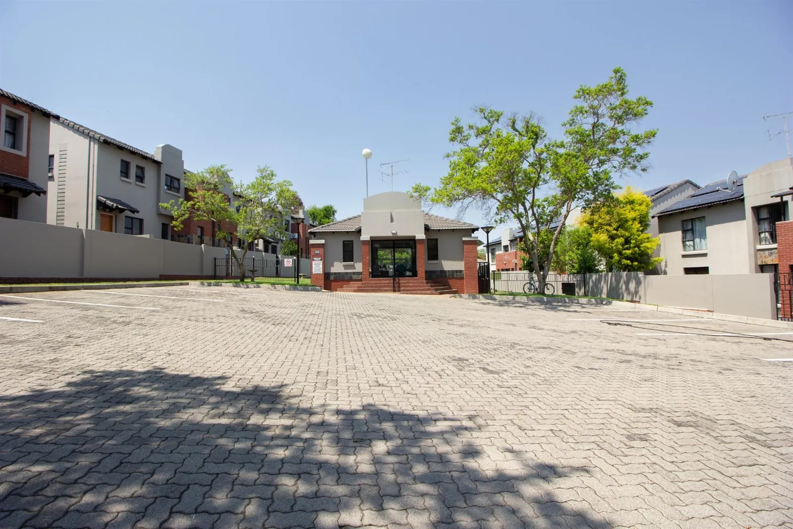 Townhouse in Craigavon, Sandton photo 26