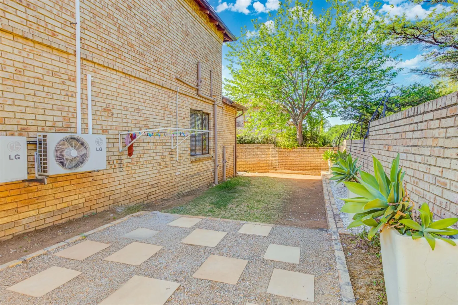 Townhouse in Craigavon, Sandton photo 13