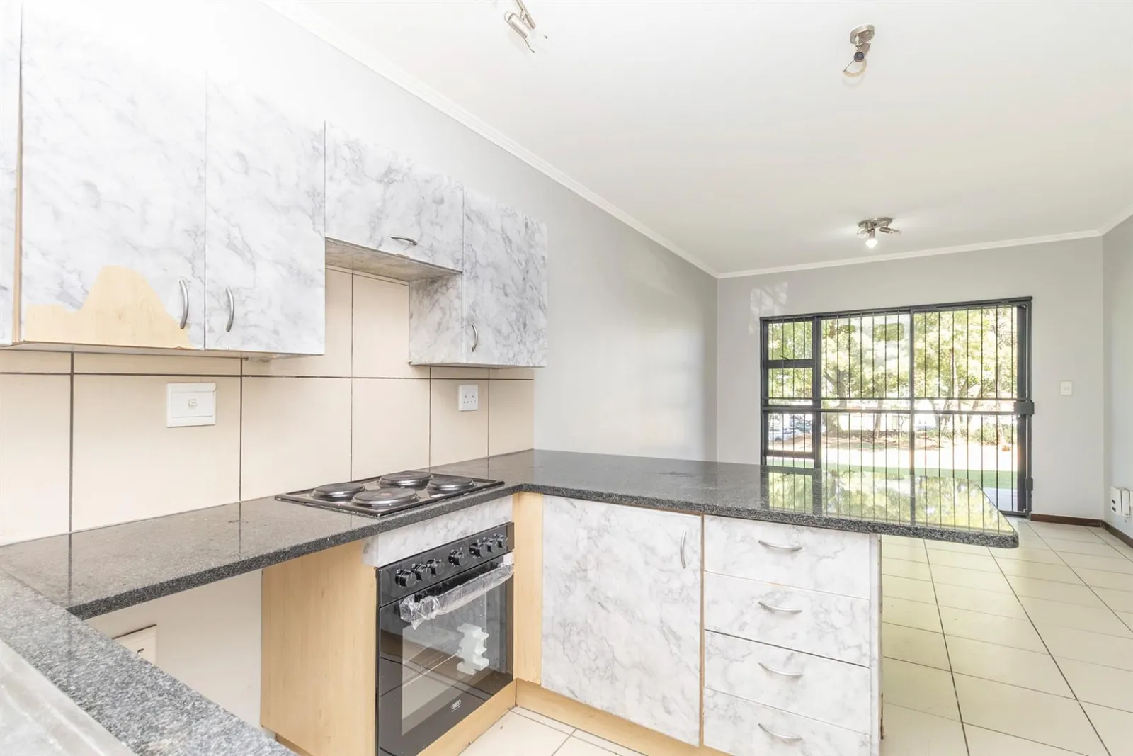 Apartment in Jackal Creek Golf Estate, Randburg photo 9