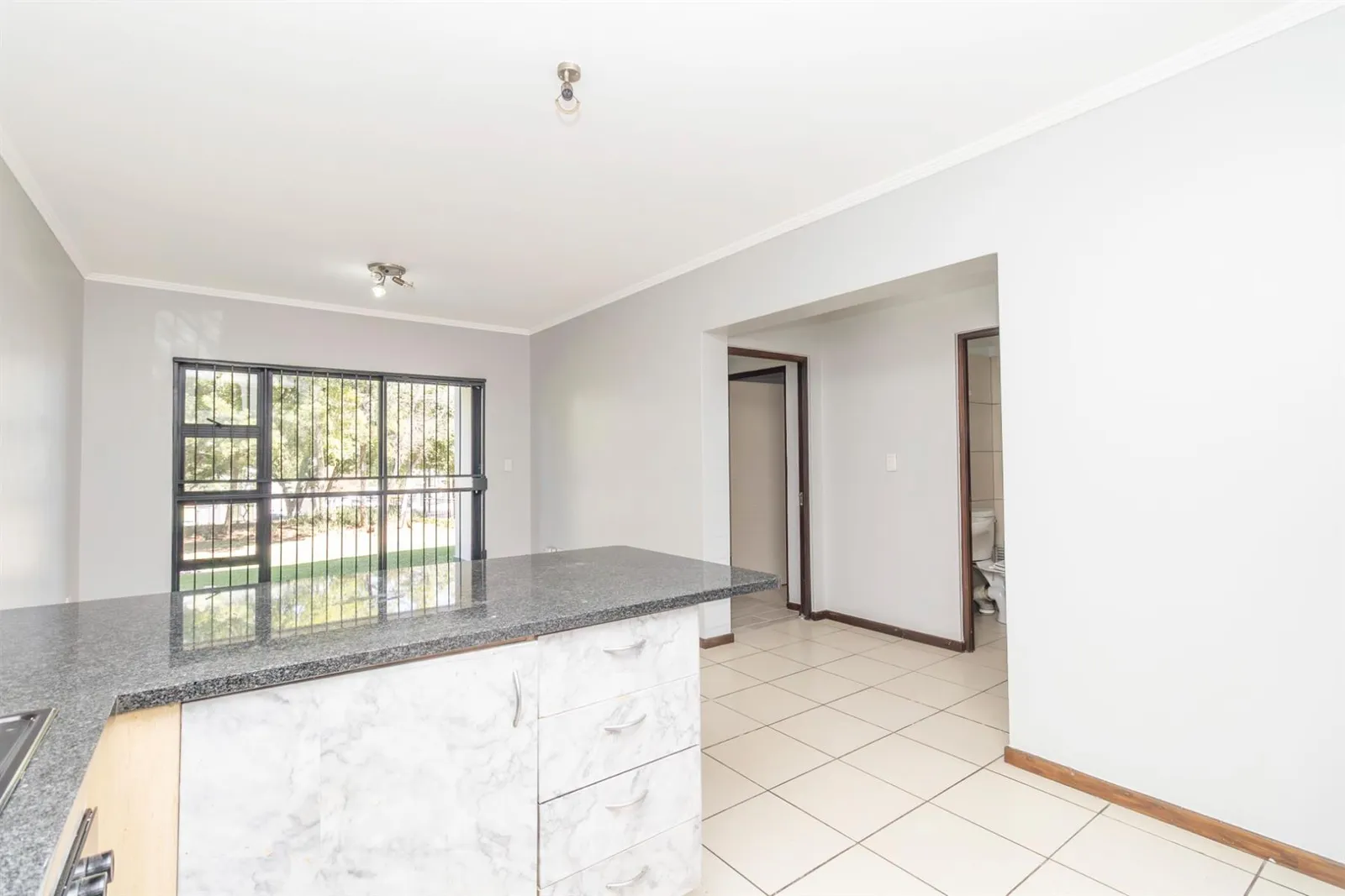 Apartment in Jackal Creek Golf Estate, Randburg photo 10